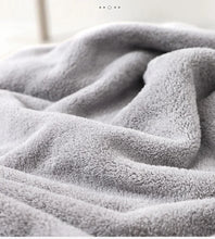 Charger l'image dans la galerie, Serviette de bain bébé à capuche
