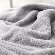 Charger l'image dans la galerie, Serviette de bain bébé à capuche
